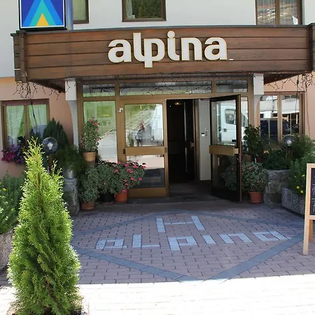 Alpina Mountain Resort Hotell 3*