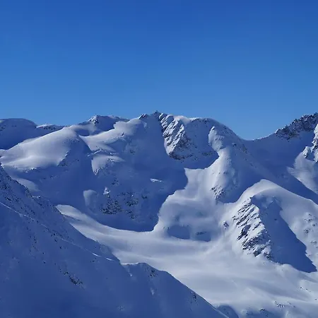 Alpina Mountain Resort Hotell